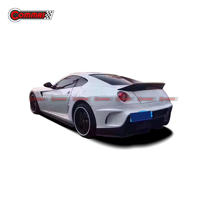 Alerón trasero estilo Vorsteiner para Ferrari 599
