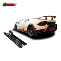 Mejora del rendimiento del Lamborghini Huracan con faldones laterales de fibra de carbono estilo Vorsteiner