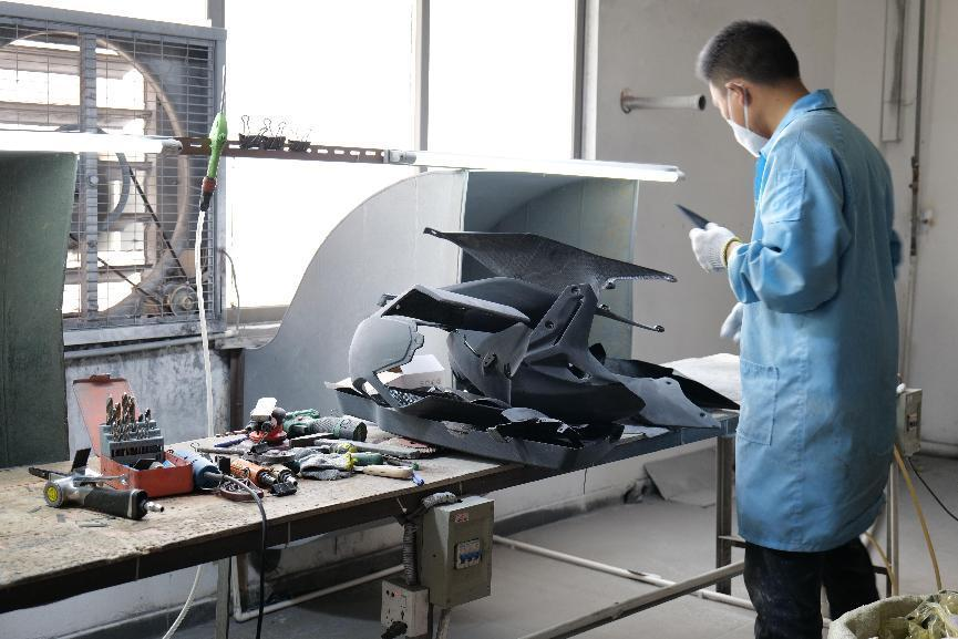 CSSRecorrido por la fábrica de CAR ----para aprender sobre la producción de productos de fibra de carbono seca